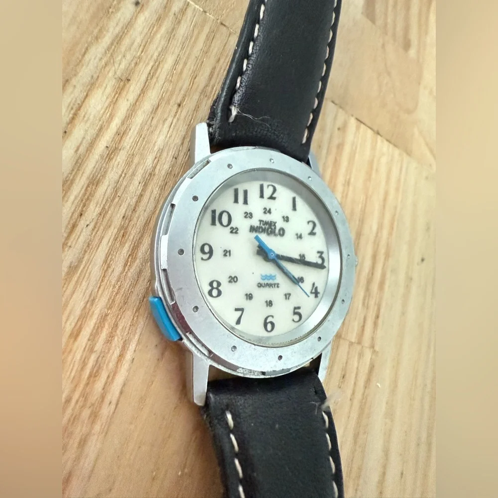 Vintage Timex silver tone black leather sports watch NEW BATTERY